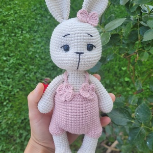 Iepuras crosetat, 27 cm, fir bumbac 55%, umplutura hipoalergenica, Jucarii si echipamente pentru copii, Plusuri, Iepure de plus, Crosetat, Cusatura, ARTYNOS