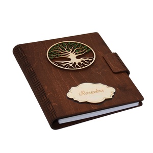 Agenda A5 din lemn personalizata, Maro, Pomul vietii, 100 pagini si pix din lemn inclus - Artynos.ro