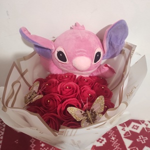 Buchet cu trandafiri de sapun parfumati si Stitch  - Artynos.ro