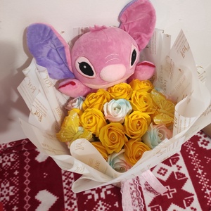 Buchet cu trandafiri de sapun parfumati si Stitch  - Artynos.ro