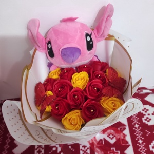 Buchet cu trandafiri de sapun parfumati si Stitch  - Artynos.ro