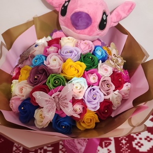 Buchet cu trandafiri de sapun parfumati si Stitch  - Artynos.ro