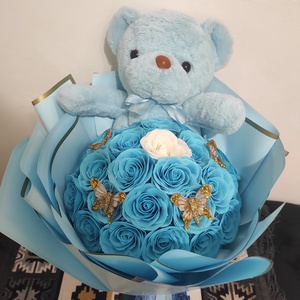Buchet cu 25 trandafiri de sapun parfumati premium si ursulet - Artynos.ro