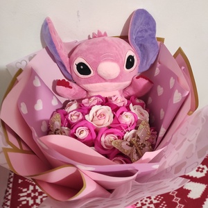 Buchet cu trandafiri de sapun parfumati si Stitch  - Artynos.ro