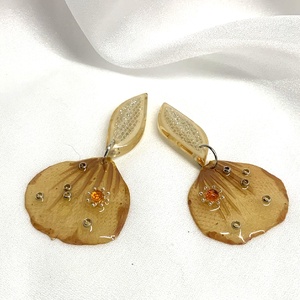cercei handmade unicat din rasina si flori naturale 00082 - Artynos.ro