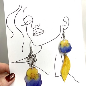 cercei handmade unicat din rasina si flori naturale 00513 - Artynos.ro