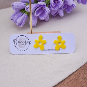 Cercei Handmade Lut Polimeric Coralla Galben, Bijuterii, Cercei, Cercei si ornamente pentru urechi, Altele, Confectionarea bijuteriilor, Cerceii nostri din lut polimeric sunt usor de asortat cu orice porti, fiind acea piesa lipsa pentru..., ARTYNOS