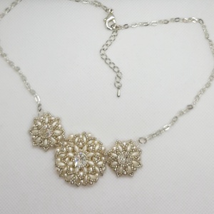 Colier handmade alb/ argintiu din margele - Artynos.ro