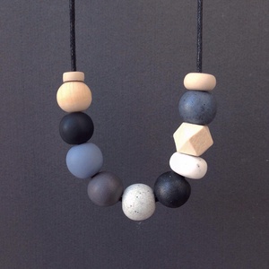 Colier margele albe, gri si negre, colier statement, colier geometric - Artynos.ro