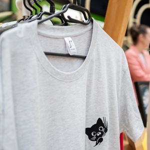 Tricou Curios kitty, Imbracaminte si moda, Haine dama, Tricou si top de dama, Broderie, ARTYNOS