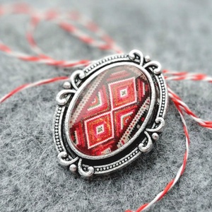 Brosa Martisor cu motive traditionale romanesti  - Artynos.ro
