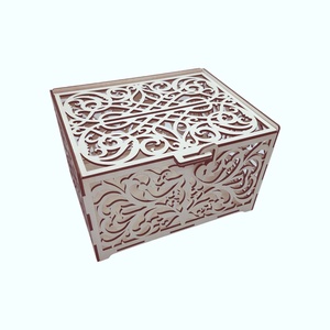 Cutie de dar cu motive florale decupate in lemn -  - 30x24x18cm - Artynos.ro