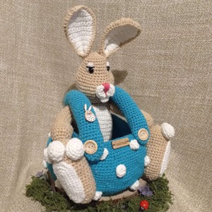 Container pentru oua de Paste iepuras amigurumi - Artynos.ro