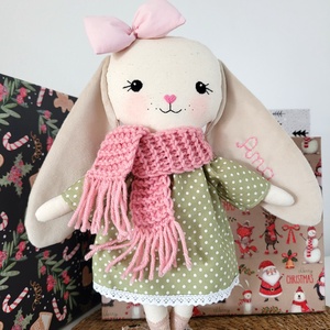 Iepuras cu rochita si fular, Jucarii si echipamente pentru copii, Cadouri baby shower, Papusi si fabricare de marionete, Cusatura, ARTYNOS
