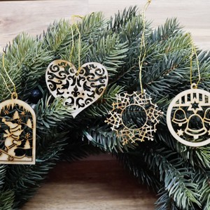 Set de ornamente pentru pomul de Craciun 1 (4 ornamente din lemn natural) - Artynos.ro