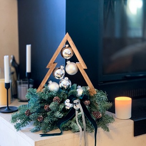Brad cu structura de lemn decorat, Accesorii de Craciun, Cadou tematic de Mos Craciun, decoratiuni, Cadouri de Mos Craciun, Aranjament de flori, ARTYNOS