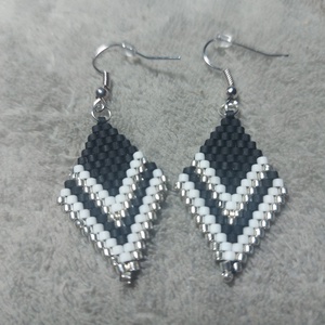 Cercei eleganti alb negru, Bijuterii, Cercei, Inel de ureche, expansor de ureche, Confectionarea bijuteriilor, ARTYNOS