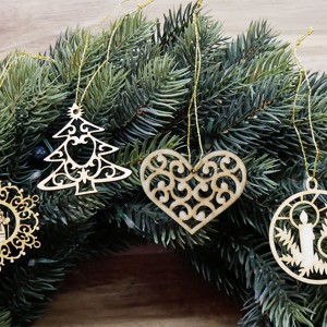 Set 4 ornamente pentru pomul de Craciun (4 ornamente din lemn natural) - Artynos.ro