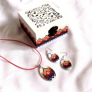 set cadou cu motiv traditional 42702 - Artynos.ro