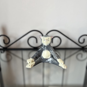 Pisicuta Yoghina, Arte vizuale si accesorii , Sculptura, Sculpturi si figurine din ceramica, Lucrare cu argila, Obiecte pictate, ARTYNOS