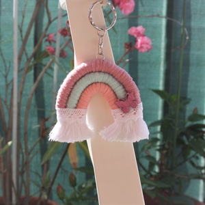 Breloc curcubeu macrame - Artynos.ro