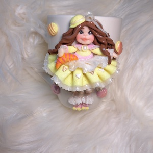 Cana papusica, Casa & Stil de viata, Accesorii pentru echipamente de bucatarie, Accesorii de servire, Cani, Lucrare cu argila, Altele, Cana cu figurina papusica. Figurina este modelata manual din lut polimeric. Se poate personaliza cu..., ARTYNOS