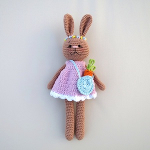 Jucarie crosetata iepuras Rita cu accesorii - Artynos.ro