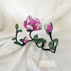 Aranjament floral unic-Magnolie realizata manual din margele de nisip - Artynos.ro