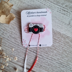 Brosa Martisor Aparat foto - Artynos.ro