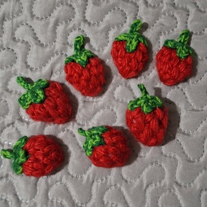 Martisor brosa Capsuna - Artynos.ro