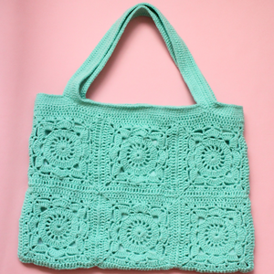 Geanta Vernil Crosetata cu dublura. Geanta tip tote bag cu dublura din satin si inchidere magnetica - Artynos.ro