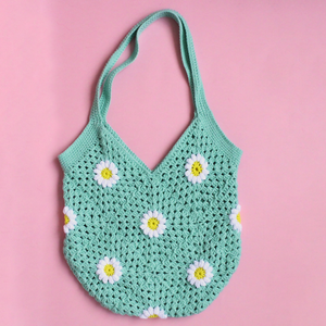 Geanta Florala Crosetata. Geanta tip tote bag cu granny squares floarale. - Artynos.ro