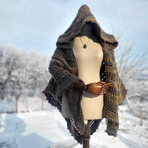 Assasins Creed Inspired Hand-Crocheted Hooded Cloak - Artynos.ro