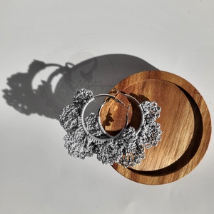 Cercei Dantela 40 mm, gri-argintiu, Bijuterii, Cercei, Cercei cerc, Crosetat, ARTYNOS