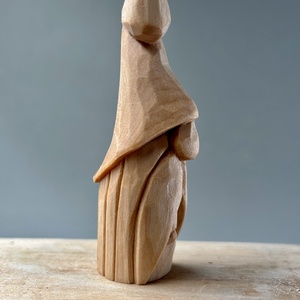 Gnom sculptat din lemn de tei - figurina unicat  - Artynos.ro