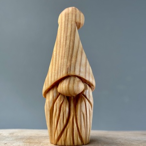 Gnom din lemn de tei - figurina unicat - Artynos.ro