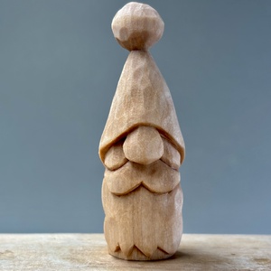 Gnom mic din lemn de tei  sculptura artizanala rustica - Artynos.ro