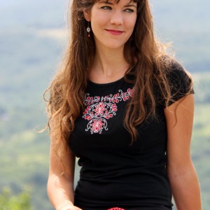 Tricou Szekler brodat - negru, Imbracaminte si moda, Haine dama, Tricou si top de dama, , ARTYNOS