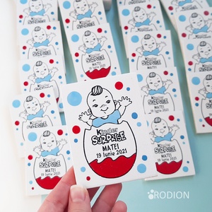 Marturii botez baietel pictat manual personalizate cu nume Kinder Surprise - Artynos.ro