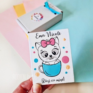 Marturii botez fetita manual personalizate cu nume Pisicuta - Artynos.ro