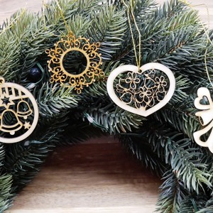 Set 3 ornamente pentru pomul de Craciun (4 ornamente din lemn natural) - Artynos.ro